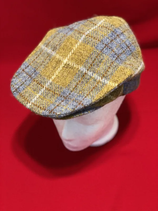 Ich fertige auch Accessoires wie Hüte, Taschen, Stirnbänder und Tücher in meinem Atelier