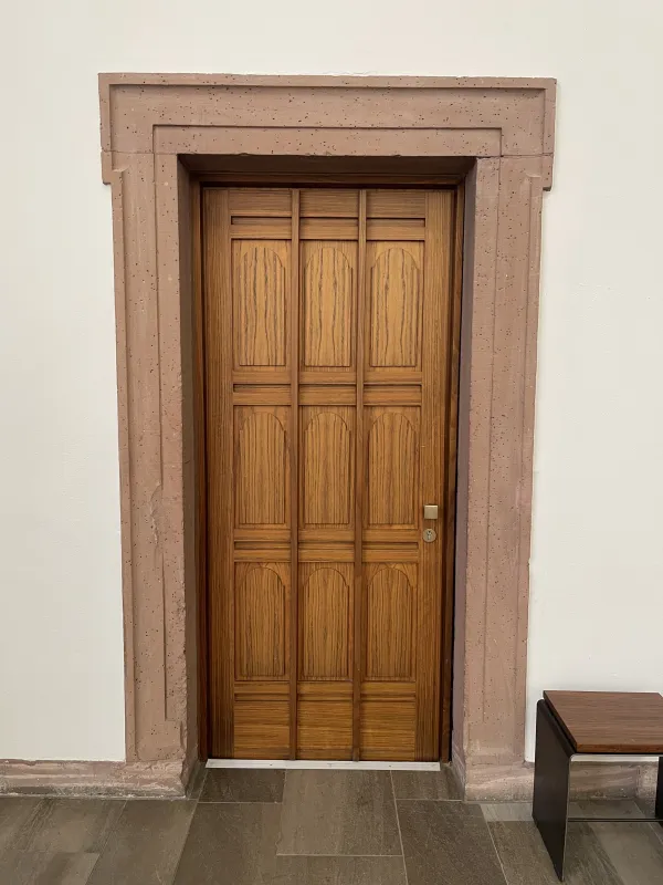 Rahmen-Füllung: Massivholz-Rahmen-Füllungstüre in traditioneller Bauweise