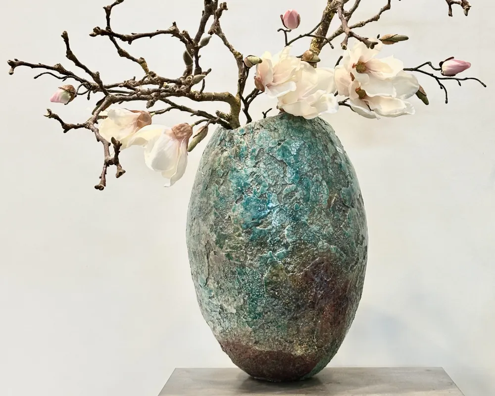 Große Rakuvase für Imposante Blumendekoration