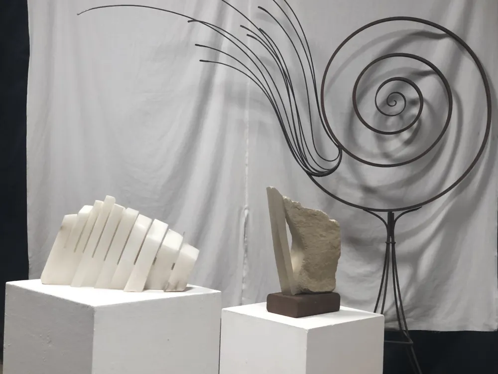 Alabaster - Sandstein - Metall