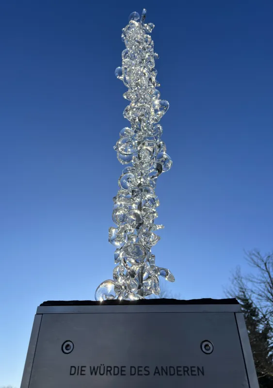 Skulptur DIE WÜRDE DES ANDEREN