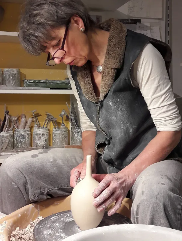 Ingrid Ripke-Bolinius am Arbeitsplatz