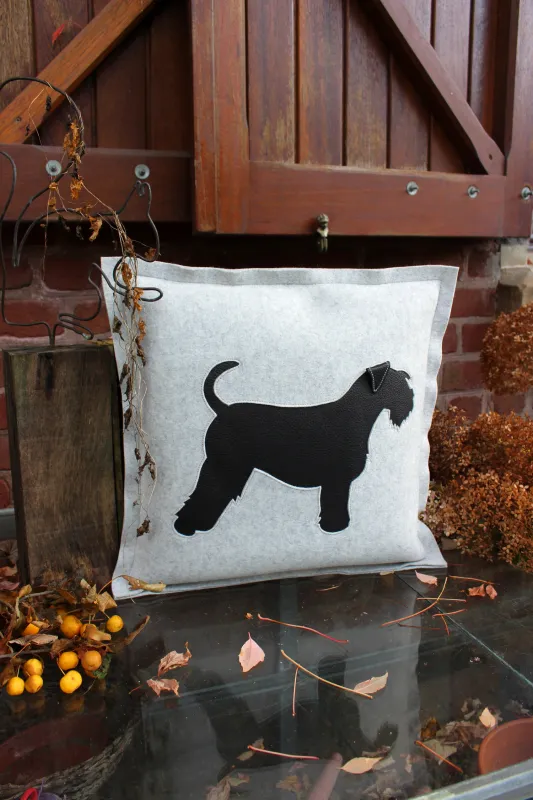 Kissen mit Schnauzermotiv aus Leder Kissen mit Schnauzermotiv aus Leder