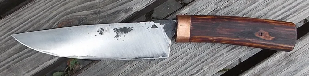 Kochmesser in klassischer Form mit gebeiztem Griff aus Bergahorn und Kupferzwinge