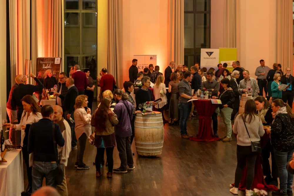 Besucher des Remstaler Weintreffs