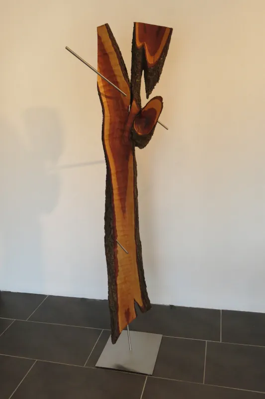 Sven Horn Skulptur aus Zwetschge und Edelstahl