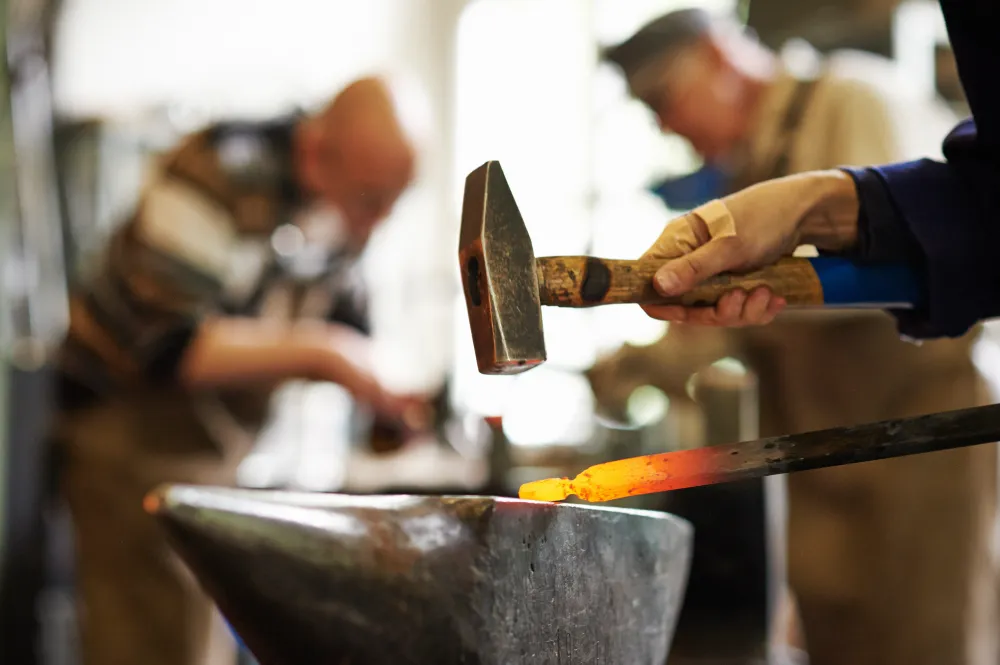 Arbeit in der Schmiede