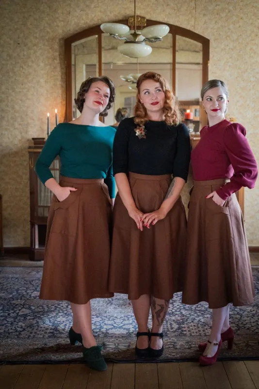 Verschiede Röcke und Oberteile