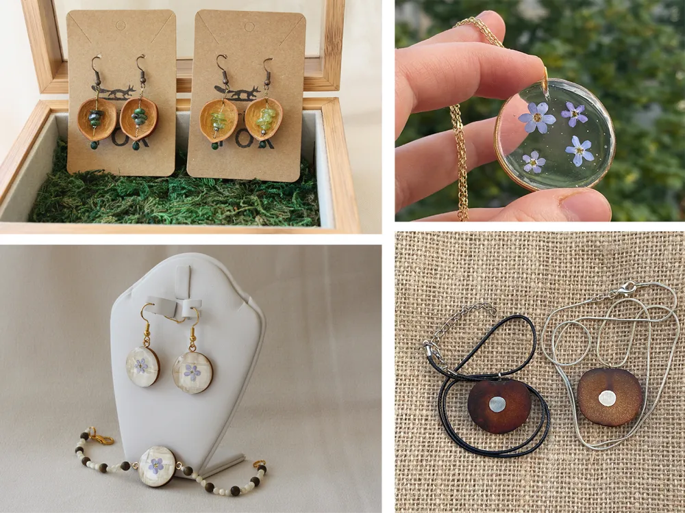 handgemachter Naturschmuck, 4 unterschiedliche Schmuckstücke: 1. Ohrringe aus Haselnussschalen mit Edelsteinen aus Ziosit und Peridot, 2. eine goldene Kette mit Vergissmeinnichtblüten in Epoxydharz eingeschlossen als Medaillon, 3. ein Set aus Ohrringen und Armband mit Medaillon aus Holz, Spargelpapier und einer Vergissmeinnichtblüte, 4. Ketten mit einem halben Avocadokern und einer Einlage aus Zinn.