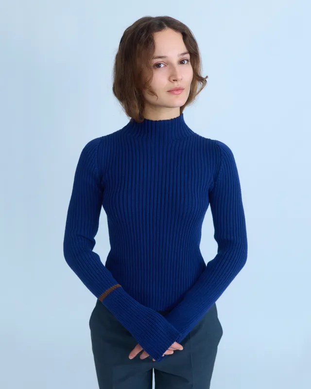 Rippen Pullover aus 100% Wolle,mit Turtleneck, Detail am Ärmel