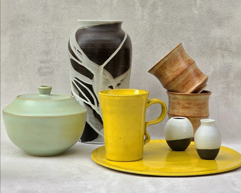 Stilleben mit Keramik von Lith Bahlmann und Dr. Potters