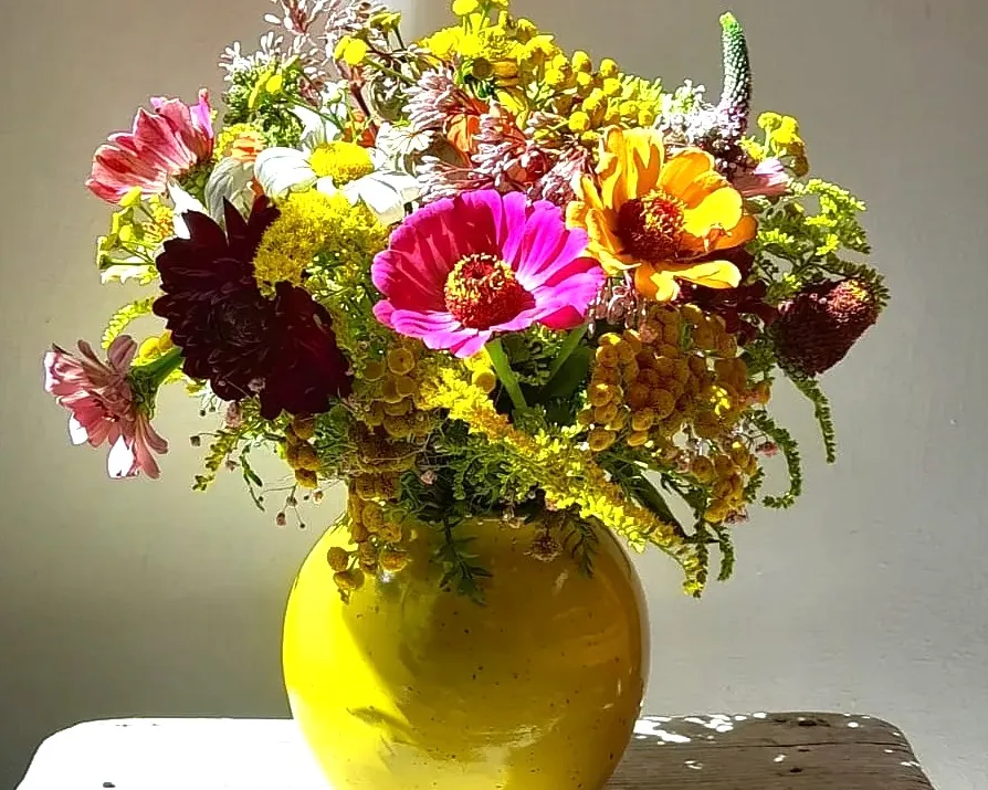 Große Kugelvase, gelb-sprenkel, Steinzeug 2025