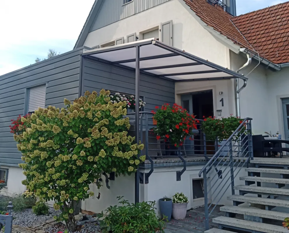 Metallbau Scholz Vordach und Treppe