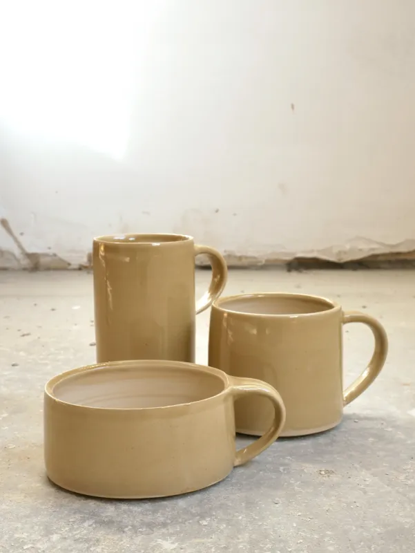 Tassen mit Lehmglasur