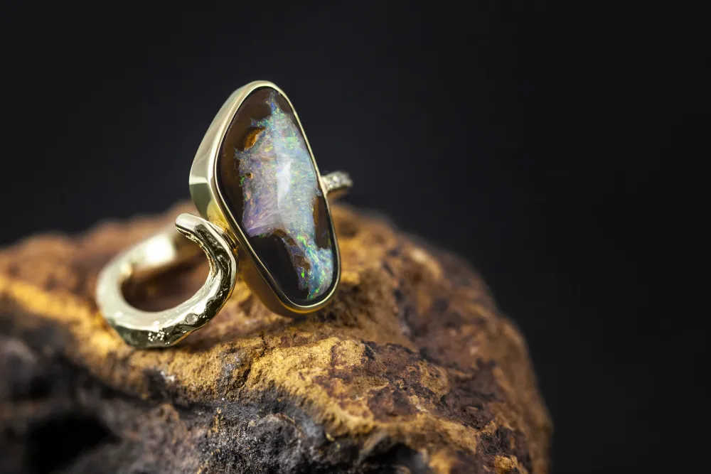 Ring aus Kollektion Vario in Gelbgold mit Brillanten und Boulderopal