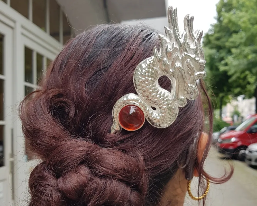 Charlene Pritsch Duarte Ziselierter Drache, Haarschmuck