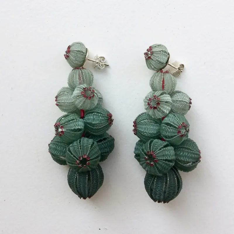 Ohrschmuck aus Nylon, geklöppelt mit Silber