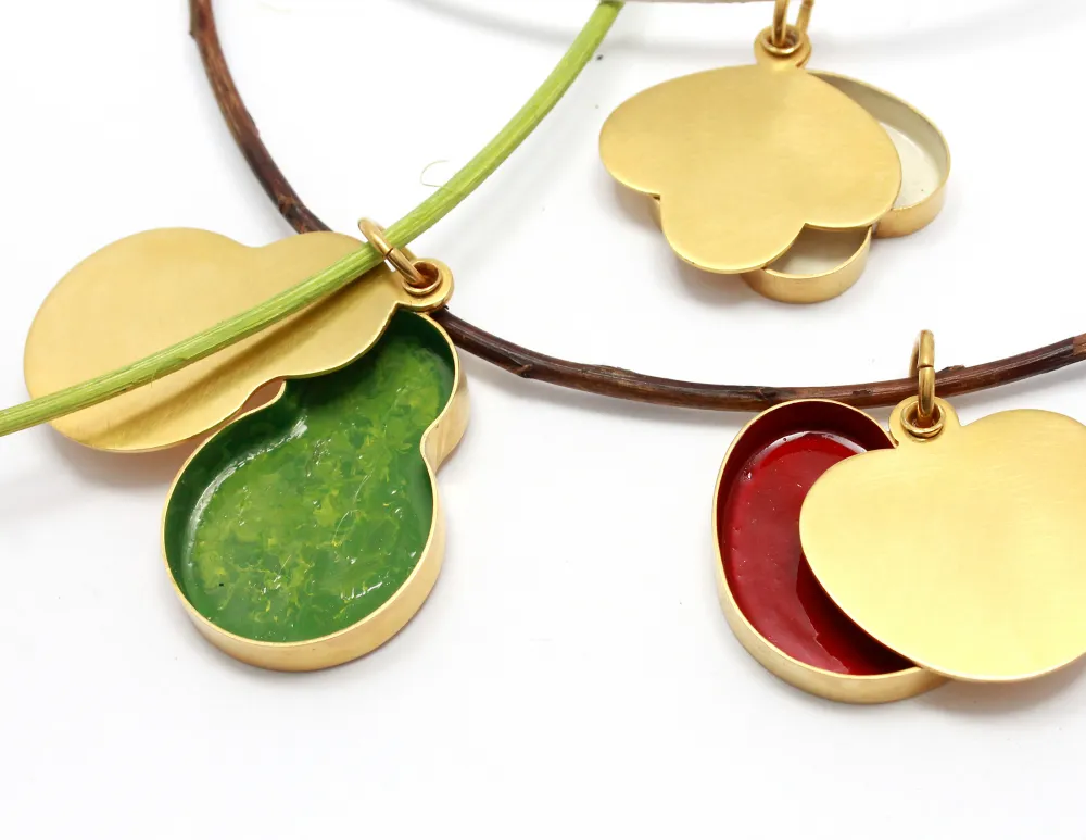 3 Amulette " harvest" Silber ,dick feingold plattiert, bunt lackiert