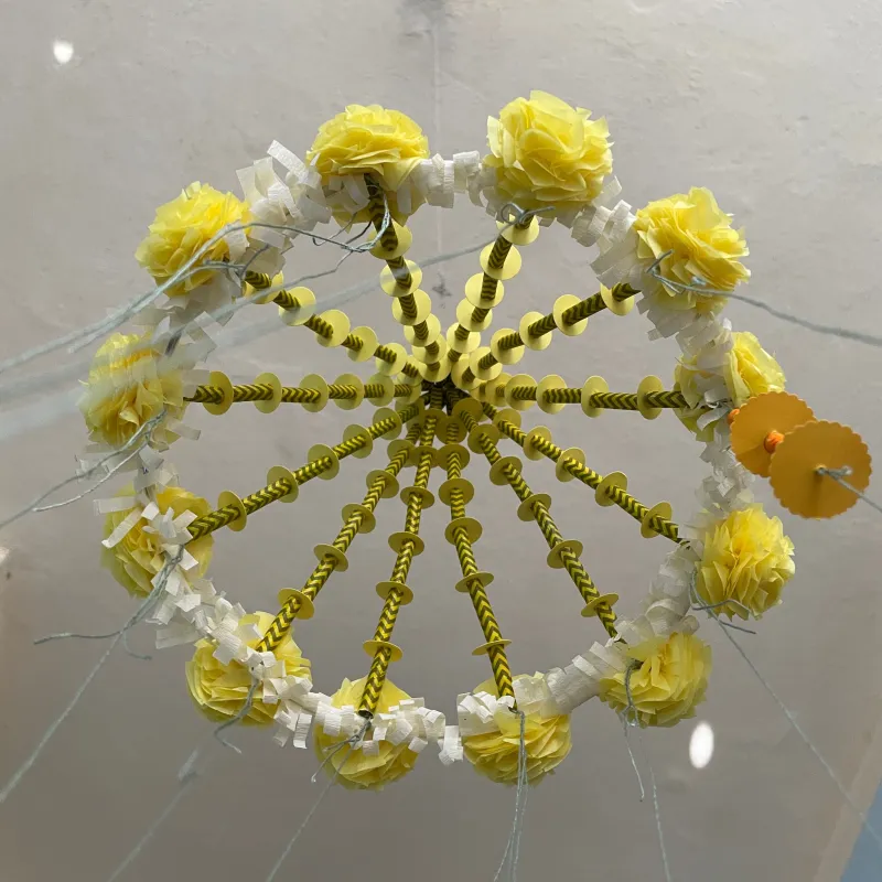 Pająki (Mobiles mit Papierblüten) von Inka Perl