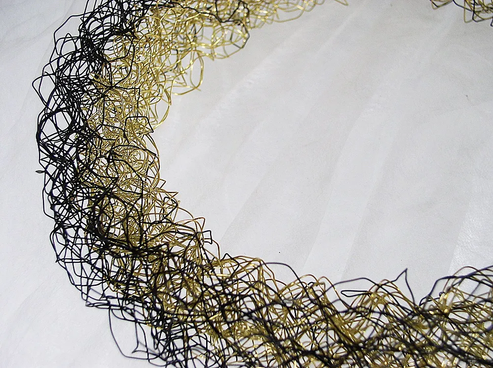 Kranz aus Draht gewickelt