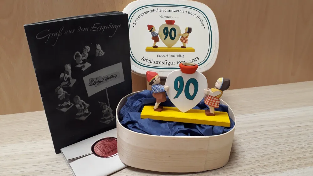 Jubiläumsfigur 2023; inkl. Spandose, Reproduktion des 1.katalogs von 1951 und ein Überraschungsbrief