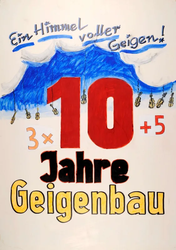 Das Jubiläumsplakat zum 10. Bestehen der Werkstatt, geändert zu 3 x 10 Jahre +5. Inzwischen besteht die Werkstatt jedoch bereits seit 38 Jahren.