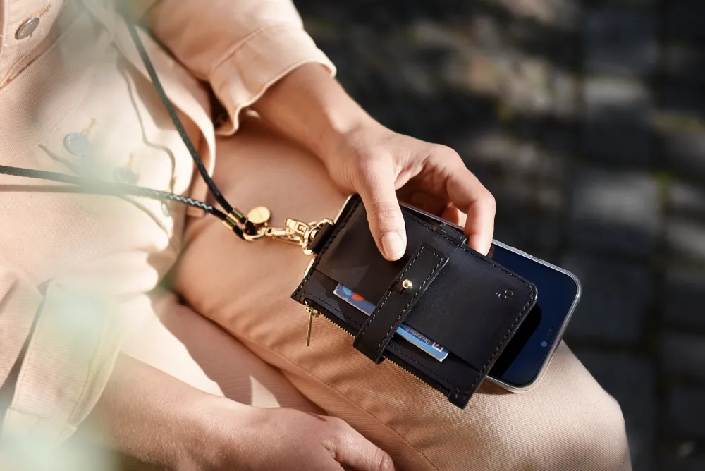 Handykette aus Leder mit Portemonnaie