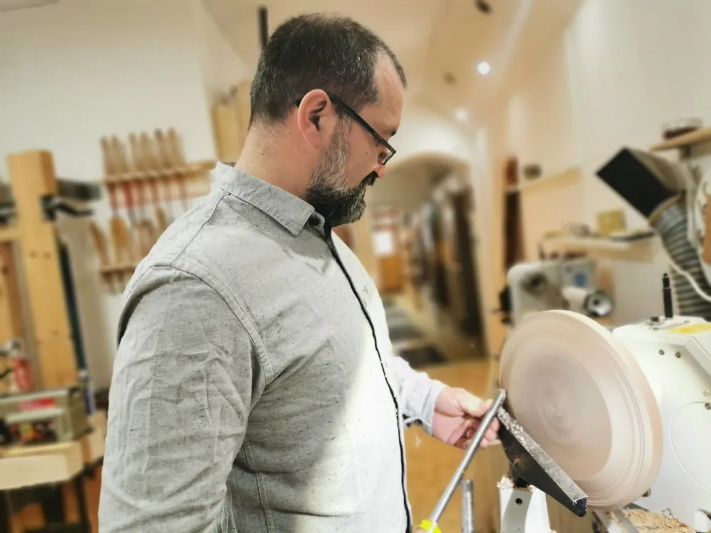 Lars Neubert Lars Neubert beim Drechseln