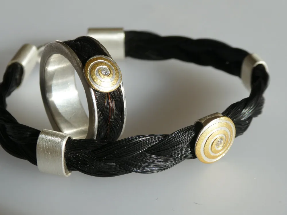 Schmuck mit Pferdehaar Armband und Ring mit Pferdehaar, Silber und Feingold